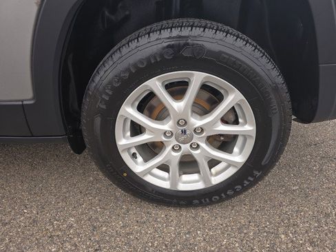 Used 2016 Jeep Cherokee Latitude w/ Cold Weather Group image 13