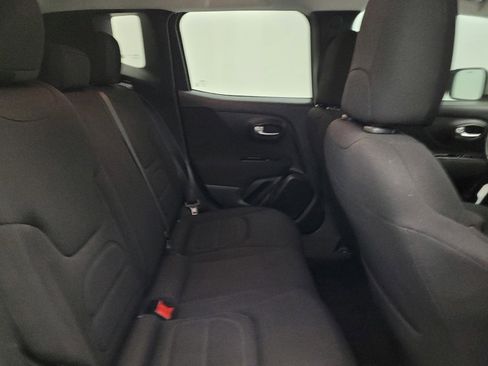 Used 2019 Jeep Renegade Latitude image 19