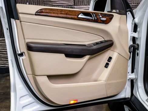 Used 2019 Mercedes-Benz GLS 450 4MATIC w/ Premium 1 Package image 44