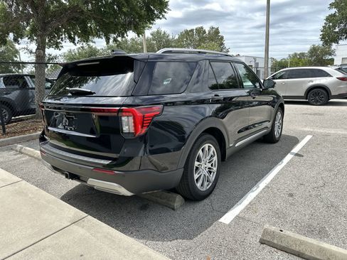 Used 2025 Ford Explorer Platinum RWD image 8