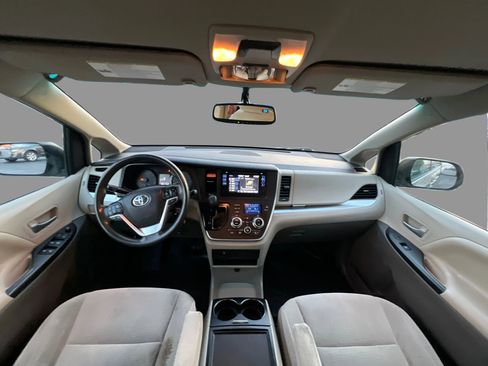Used 2015 Toyota Sienna LE FWD image 21