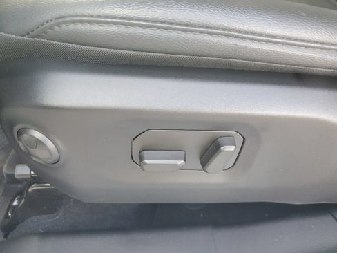 Used 2025 Jeep Gladiator Sport AWD/4WD image 13