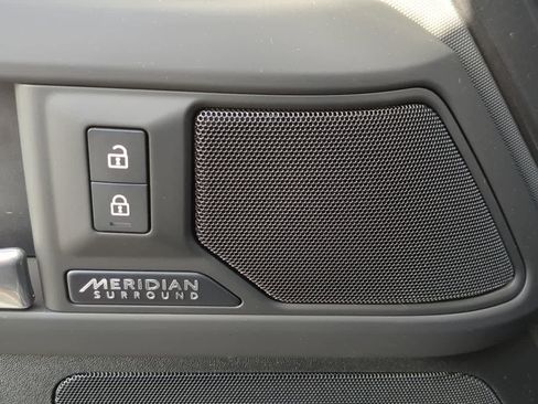 Used 2025 Land Rover Defender 130 Outbound image 32