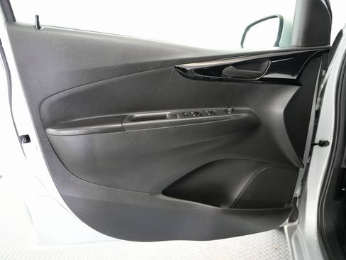 Used 2021 Chevrolet Spark LT image 39