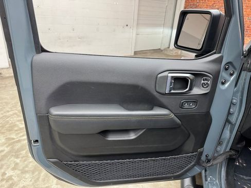 Used 2024 Jeep Wrangler Unlimited Sahara w/ Technology Group image 10