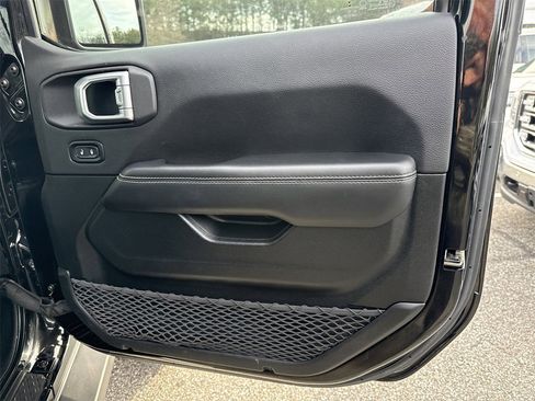 Used 2020 Jeep Gladiator Overland w/ Safety Group image 18