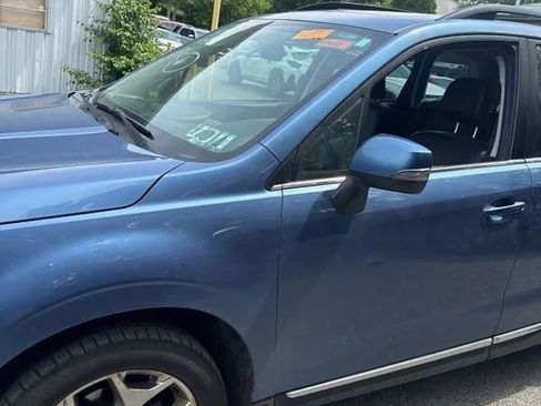 Used 2018 Subaru Forester 2.5i Touring AWD/4WD image 2