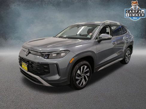 Used 2025 Volkswagen Tiguan S image 2