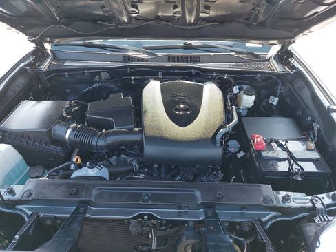 Used 2021 Toyota Tacoma TRD Off-Road w/ Technology Package RWD image 28