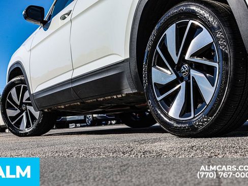 Used 2025 Volkswagen Atlas SE image 16