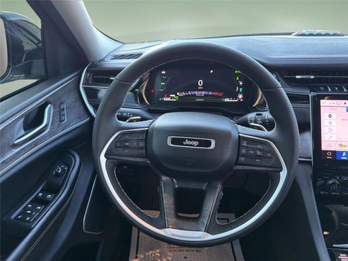 Used 2023 Jeep Grand Cherokee 30th Anniversary image 11