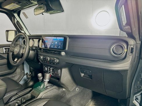 Used 2025 Jeep Gladiator Sport image 27