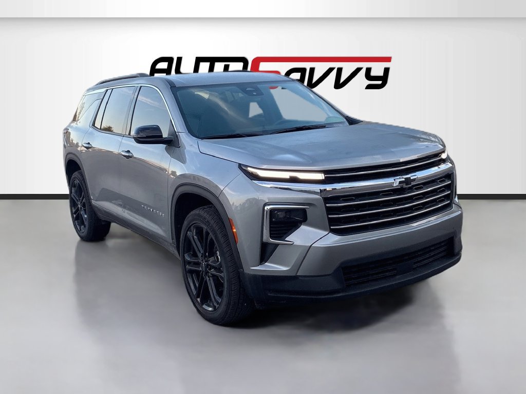 Used 2026 Chevrolet Traverse LT w/ LPO, Floor Liner Package FWD image 2