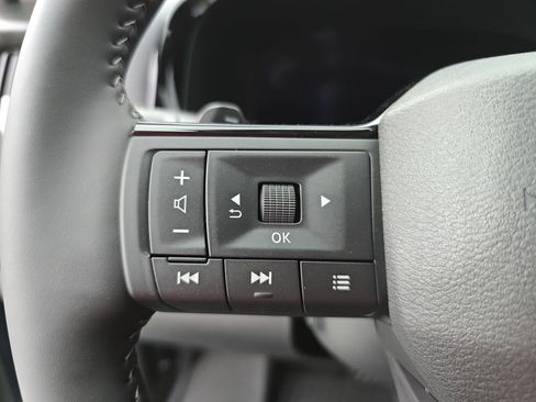 New 2026 Nissan Pathfinder Platinum image 18