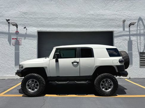 Used 2008 Toyota FJ Cruiser 4WD image 3