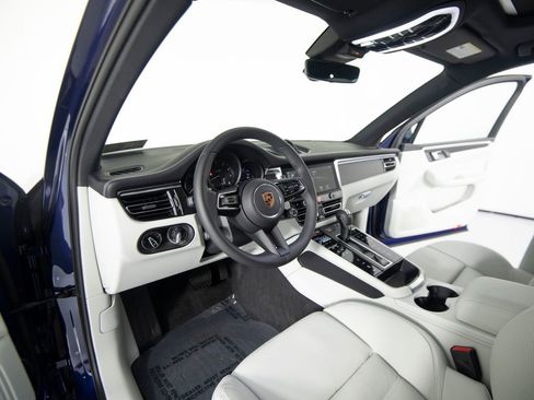 Certified 2026 Porsche Macan GTS image 4