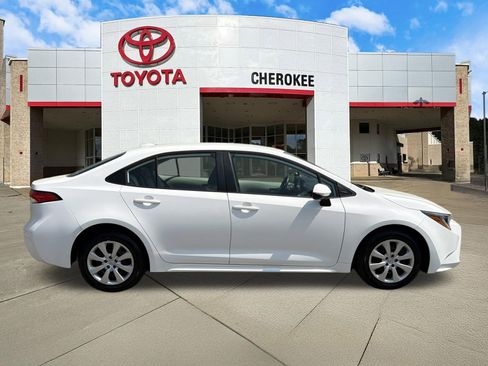 Used 2023 Toyota Corolla LE image 4