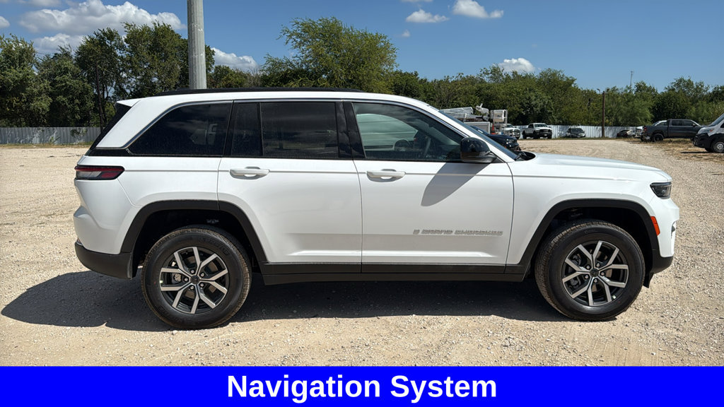 New 2027 Jeep Grand Cherokee Laredo RWD image 2