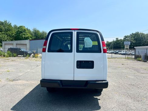 Used 2017 Chevrolet Express 2500 RWD image 4