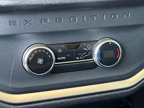 Used 2025 Ford Expedition Active RWD image 25