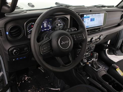 Used 2025 Jeep Wrangler Unlimited Rubicon 4xe AWD/4WD image 8