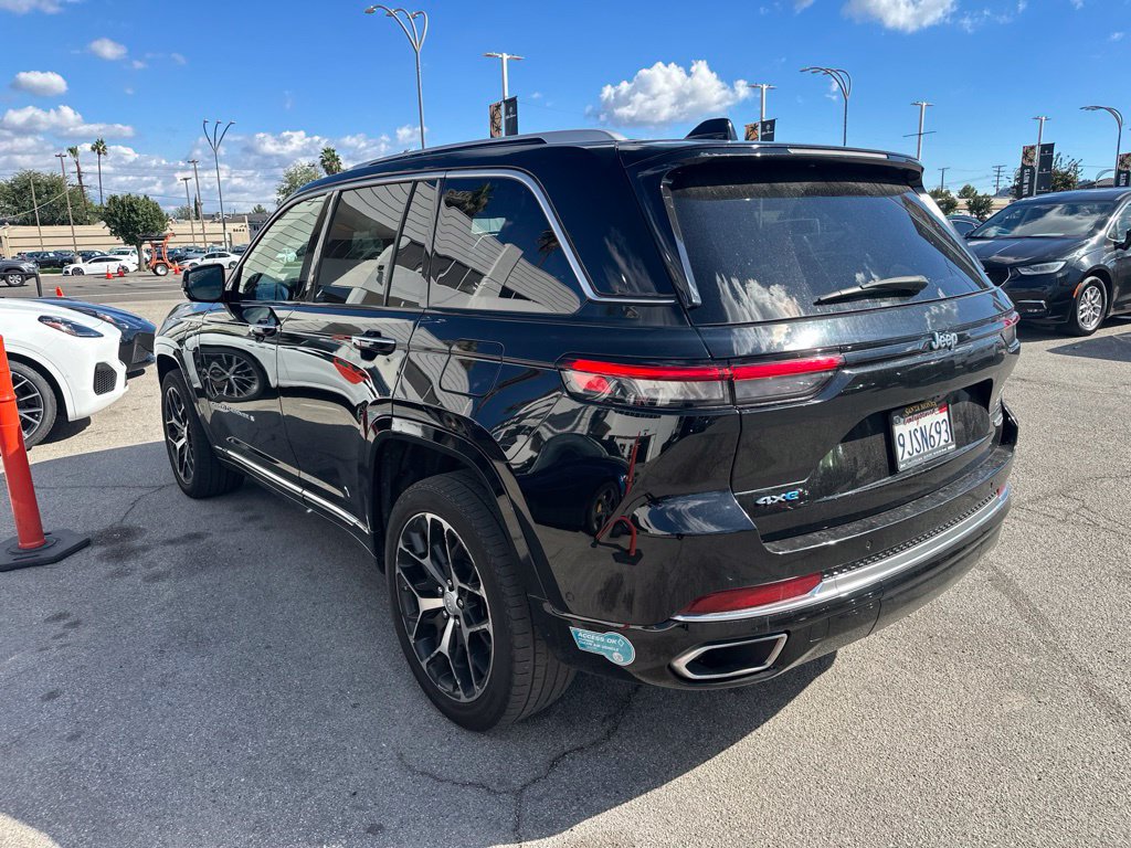 Used 2023 Jeep Grand Cherokee Summit AWD/4WD image 2