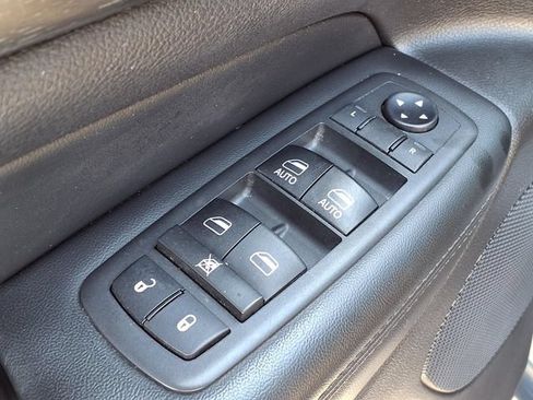 Used 2018 Jeep Grand Cherokee Altitude AWD/4WD image 4