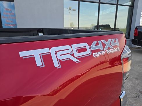Used 2022 Toyota Tacoma TRD Sport AWD/4WD image 21