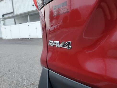 Used 2022 Toyota RAV4 Limited image 7