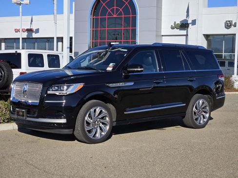 Used 2024 Lincoln Navigator Reserve image 9