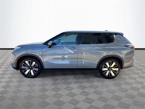 New 2026 Mitsubishi Outlander SE image 8