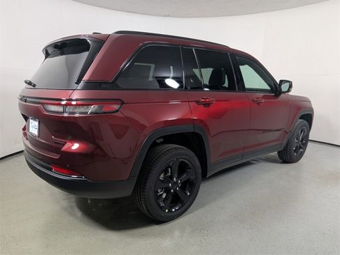 New 2025 Jeep Grand Cherokee Limited w/ Luxury Tech Group II image 7