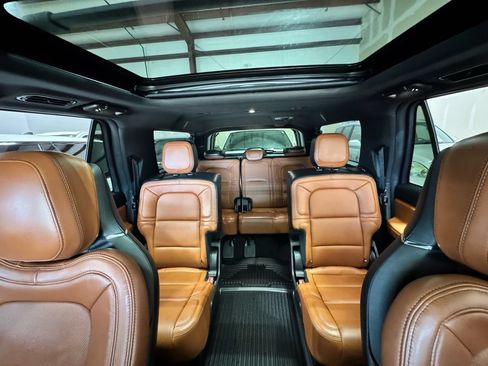 Used 2020 Lincoln Navigator L Reserve w/ Equipment Group 208A Reserve AWD/4WD image 16