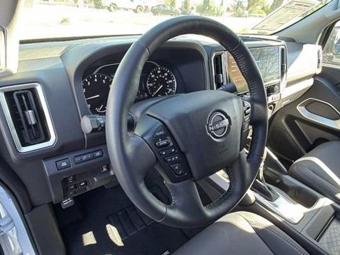 Used 2025 Nissan Frontier SV w/ SV Convenience Package image 31