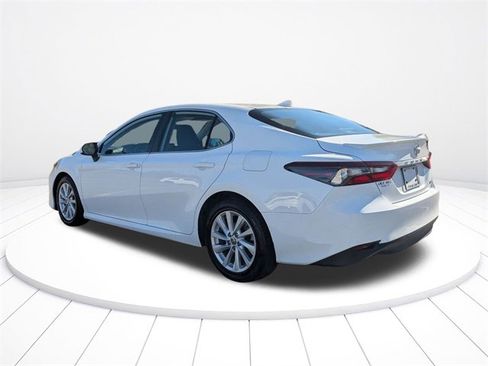 Used 2023 Toyota Camry LE image 5