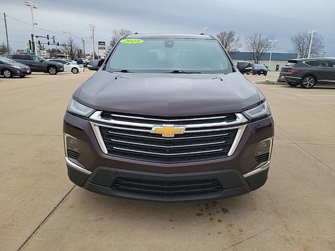 Used 2023 Chevrolet Traverse LT w/ Rear Camera Mirror Package image 3