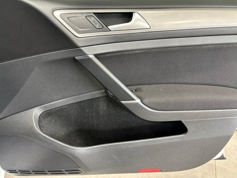 Used 2016 Volkswagen Golf S image 16