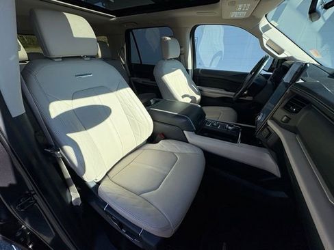 Used 2022 Ford Expedition Platinum image 29