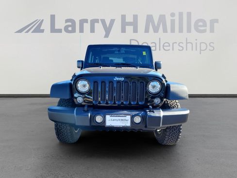 Used 2017 Jeep Wrangler Rubicon w/ Power Convenience Group image 8