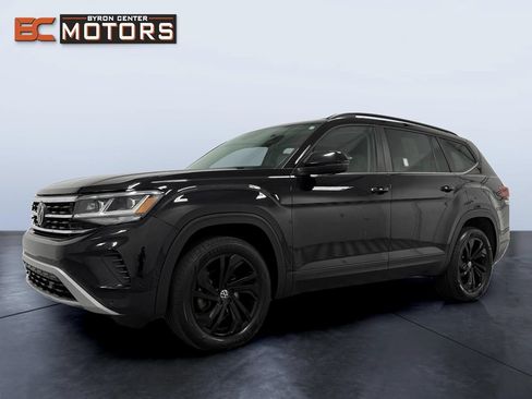 Used 2021 Volkswagen Atlas SE w/ Towing Package AWD/4WD image 2