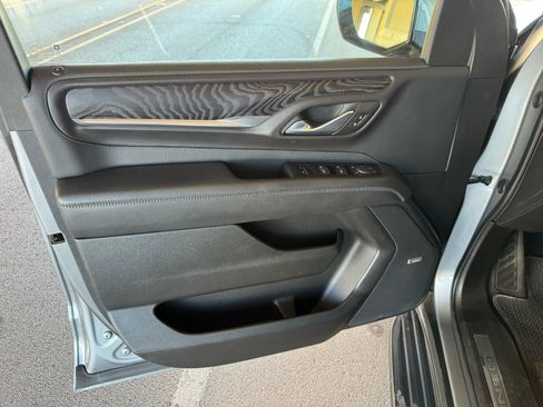 Used 2023 GMC Yukon XL Denali image 10