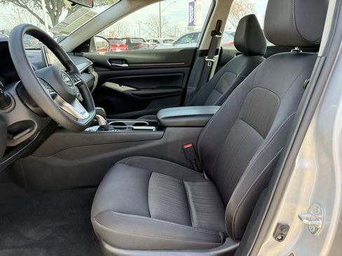 Used 2024 Nissan Altima 2.5 SV image 23