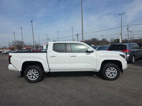 New 2026 Toyota Tacoma SR5 AWD/4WD image 3