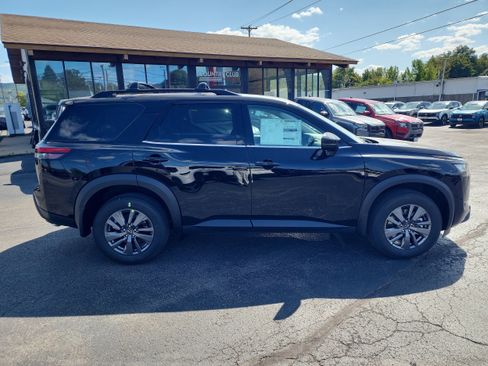 New 2025 Nissan Pathfinder SV w/ Black Appearance Package image 9