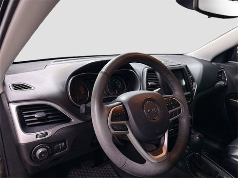 Used 2022 Jeep Cherokee Latitude image 11