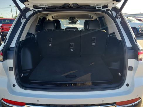 Used 2023 Jeep Grand Cherokee Limited image 8