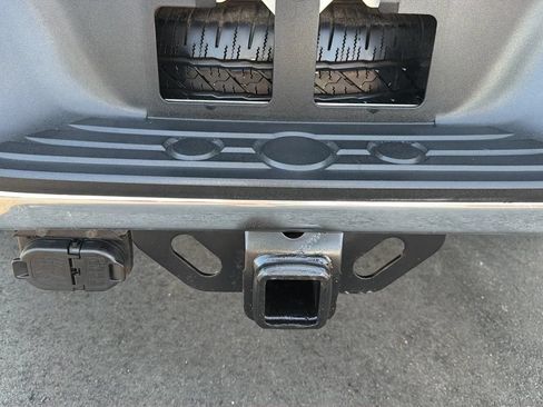 Used 2012 Toyota Tundra 4x4 CrewMax w/ SR5 Pkg image 5