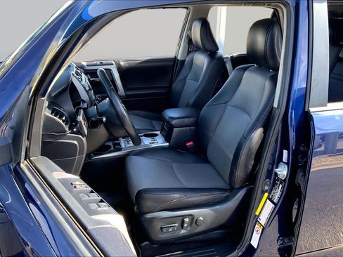 Used 2018 Toyota 4Runner SR5 Premium RWD image 7