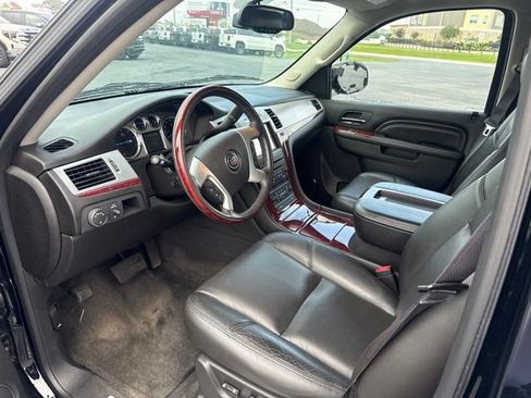 Used 2014 Cadillac Escalade Premium AWD/4WD image 13