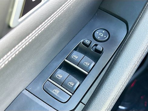 Used 2025 BMW X6 xDrive40i w/ Climate Comfort Package image 18